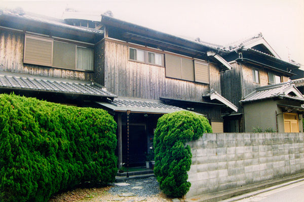 wall of Japanese wood house in Oshio showing how it has been added to over time